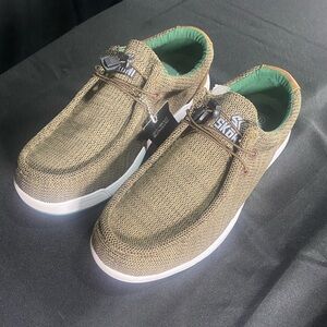 NWT skonk Golf shoes